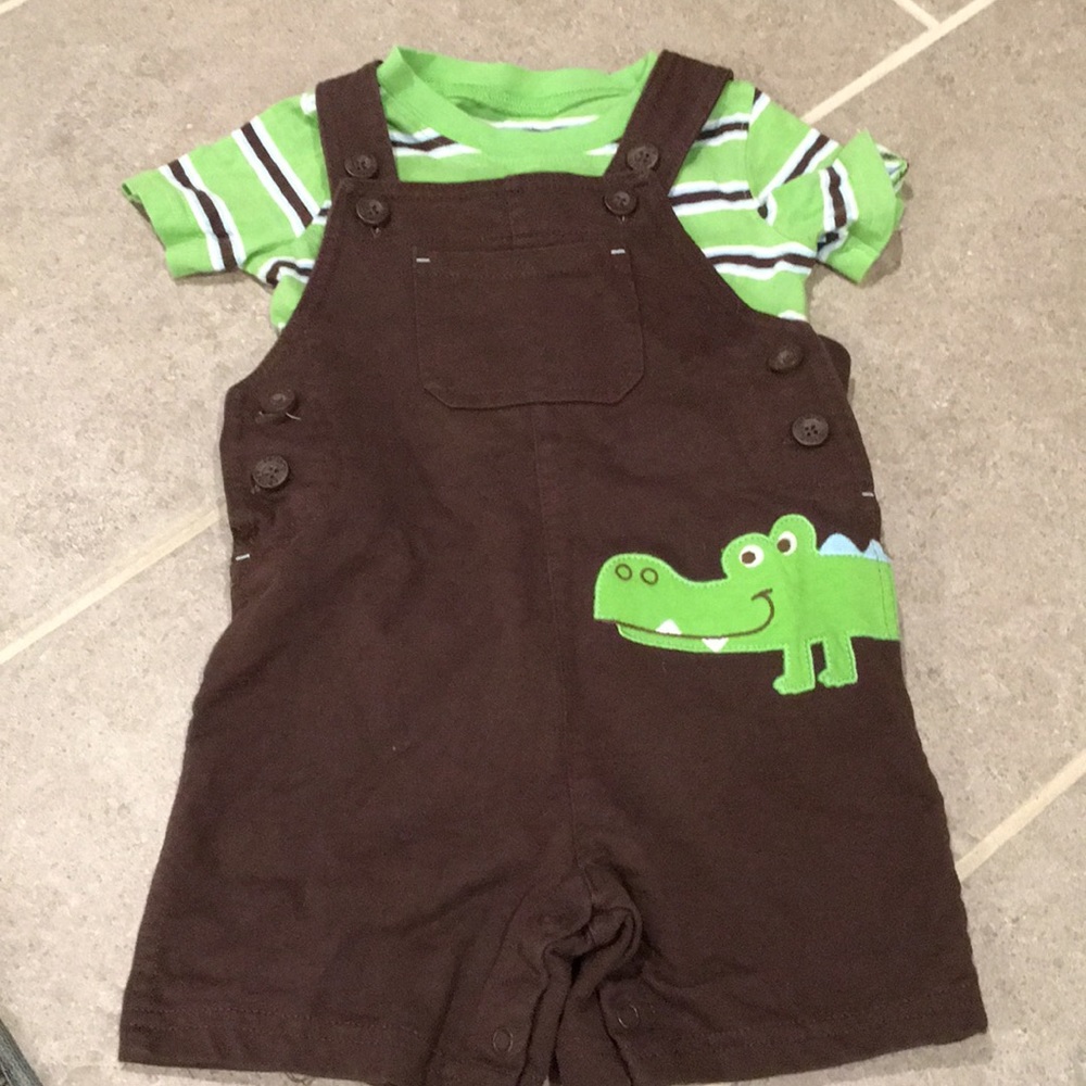 Carter’s overall outfit